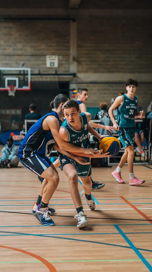 Match de basketball en salle